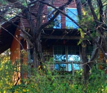 Marble Falls Casa | The Firehouse at Creekside Camp & Cabins