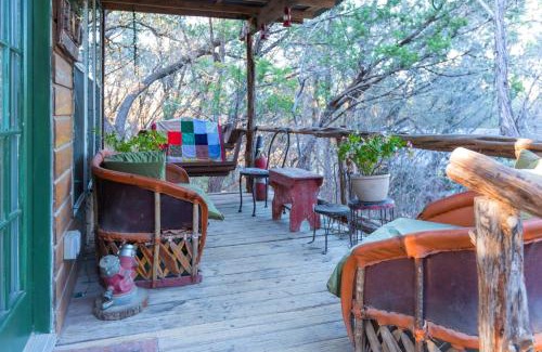 Marble Falls Casa | The Firehouse at Creekside Camp & Cabins