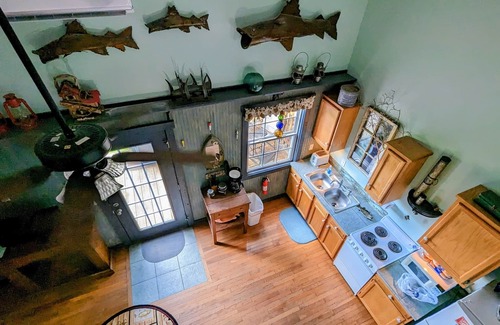Sparta Cabina | "The FishCamp" a Cabin w/a Hot-Tub near Fall Creek Falls!, The FishCamp Cabin w/Loft Hot-tub and Vie