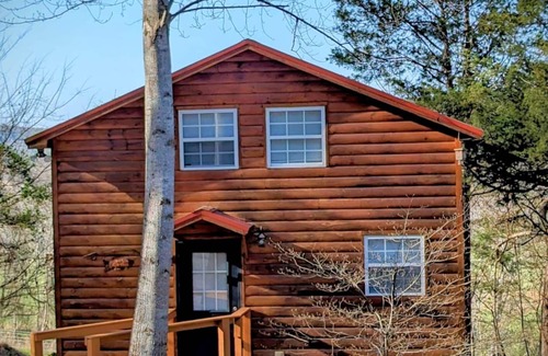 Sparta Cabina | "The FishCamp" a Cabin w/a Hot-Tub near Fall Creek Falls!, The FishCamp Cabin w/Loft Hot-tub and Vie