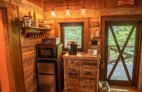 Goldbond Cabina | The Fishing Creek Cabin at Four Fillies Lodge
