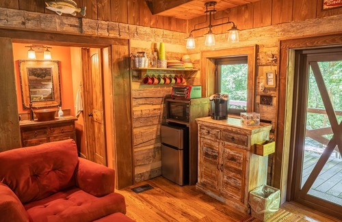 Goldbond Cabina | The Fishing Creek Cabin at Four Fillies Lodge