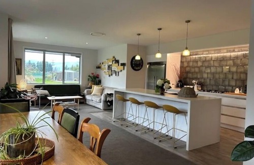 Albert Town Casa | The Fitchew Inn: A beautiful, spacious family holiday home. Pet friendly.
