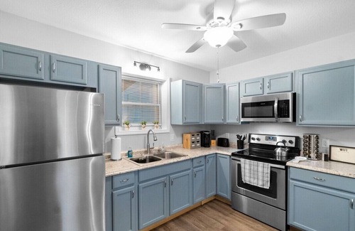 Clarksville Casa | The Flat on Gratton | Lit Covered Outdoor Patio (979 Gratton Road)