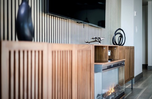 Lago Vista Casa | The Flight Deck Fly-In Austin Airpark Hangar Home