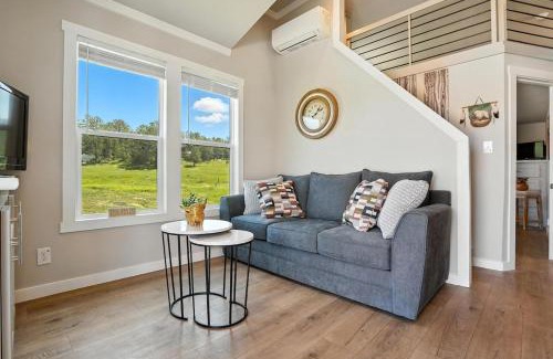 Custer Casa | The Fluffy Cow - BRAND NEW 1 BD CABIN