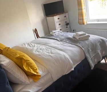 Gateshead Casa | The Follonsby hot tub Retreat with own bar near city centre