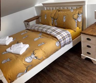 Gateshead Casa | The Follonsby hot tub Retreat with own bar near city centre