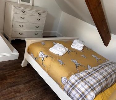 Gateshead Casa | The Follonsby hot tub Retreat with own bar near city centre