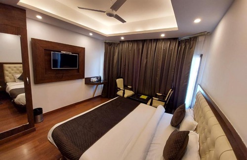 The Mall Road Hotel | The Forest View by DL Hotels and Resorts