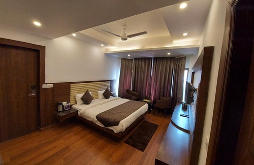 The Mall Road Hotel | The Forest View by DL Hotels and Resorts
