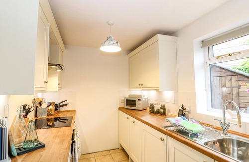 Milcombe Cabaña | THE FORGE AT SMITHY COTTAGE, romantic in Chipping Norton
