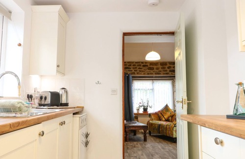 Milcombe Cabaña | THE FORGE AT SMITHY COTTAGE, romantic in Chipping Norton