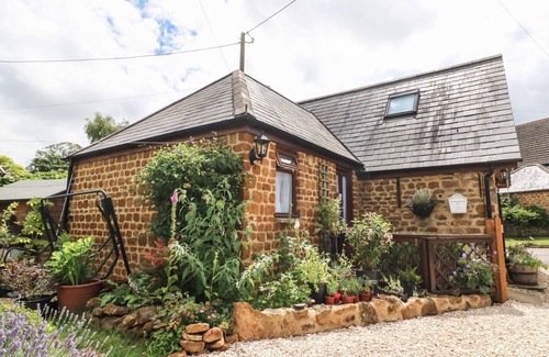 Milcombe Cabaña | THE FORGE AT SMITHY COTTAGE, romantic in Chipping Norton