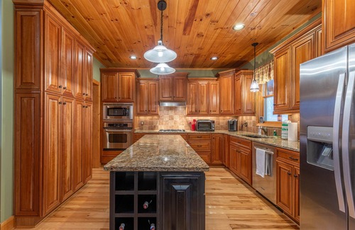 Lansing Casa | The Forge - Private home in gated community minutes from West Jefferson!