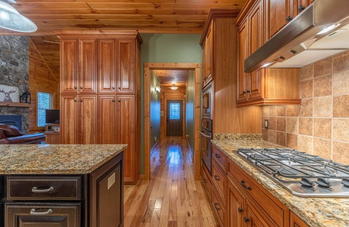 Lansing Casa | The Forge - Private home in gated community minutes from West Jefferson!