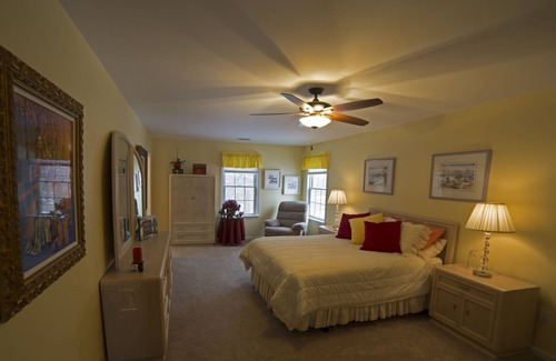 Kutztown Cama Y Desayuno | La sala Forsythia @ The Kennedy Manor