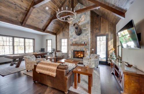 Lincoln Casa | The Fox House Luxe Lincoln Home with Hot Tub