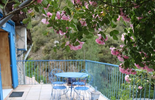 Saint-Fortunat-sur-Eyrieux Apartamento | THE BLUE STUDIO BY THE RIVER