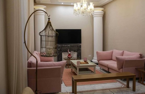 Franceville Casa | The French house