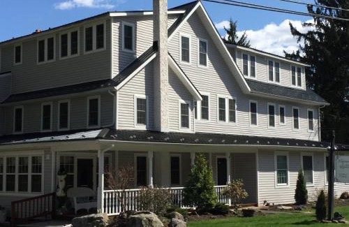 Canadensis Hotel | The Frogtown Inn