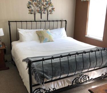 Canadensis Hotel | The Frogtown Inn