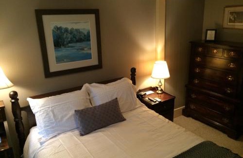 Canadensis Hotel | The Frogtown Inn