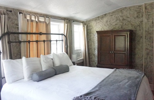 Canadensis Cama Y Desayuno | The Frogtown Inn
