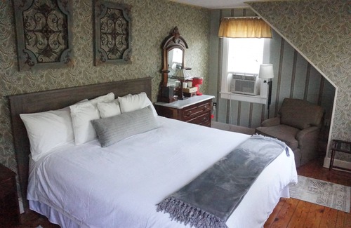 Canadensis Cama Y Desayuno | The Frogtown Inn