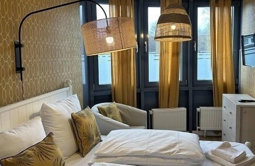 Hamburg-Barmbek Apartamento | The furnished 3-room-apartment is approx. 45 m2 big, is located on the 2nd floor of our apartment house Saseler Chaussee and is suitable for max. 4 people.