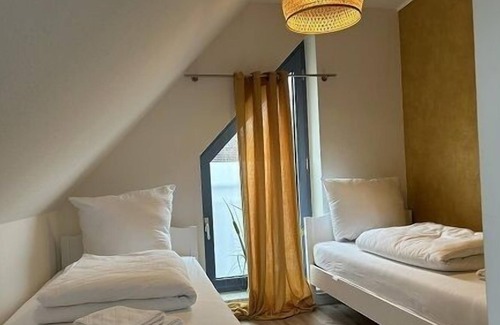 Hamburg-Barmbek Apartamento | The furnished 3-room-apartment is approx. 45 m2 big, is located on the 2nd floor of our apartment house Saseler Chaussee and is suitable for max. 4 people.