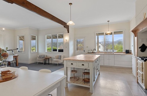 Marysville Casa | THE GABLES - Beautiful country home in the heart of Marysville