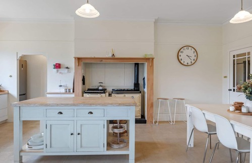 Marysville Casa | THE GABLES - Beautiful country home in the heart of Marysville