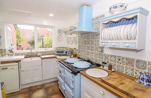 Rugby Cabaña | THE GABLES, pet friendly, character holiday cottage in Rugby