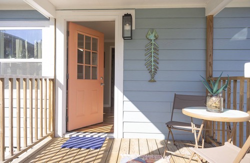 Crescent Beach Cabaña | The Gail on Havens Dog Friendly, Walk to Beach, 1Review Mandatory