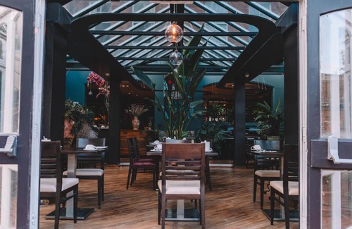Summertown Hotel | The Galaxie
