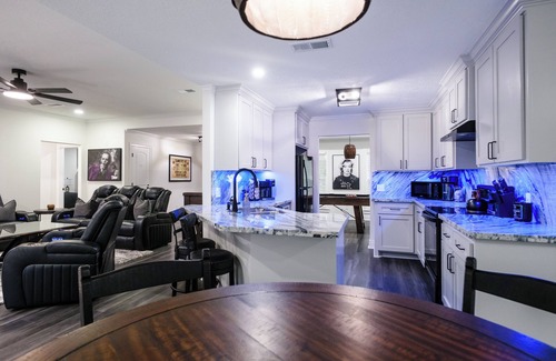 Lake Charles Casa | The Gambler: Luxe Pool, Pool Table, Gazebo W/70' TV, Fast WiFi & Casino Nearby