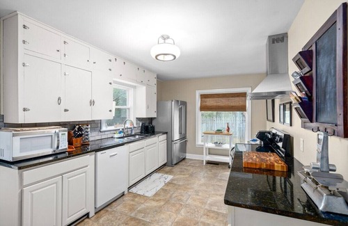 Clarksville Casa | The Gameroom on Madison | Large Home Accommodates 12 Guests (102 Madison Ter)