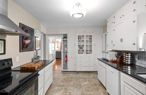 Clarksville Casa | The Gameroom on Madison | Large Home Accommodates 12 Guests (102 Madison Ter)
