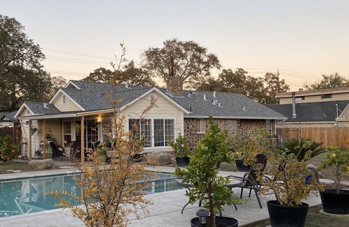 Citrus Heights Casa | The Garden Cottage House with stunning large pool/jacuzzi, baby grand piano
