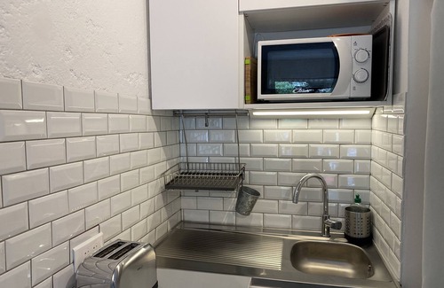 La Capte Apartamento | Le Jardin-Estudio-Diseñador-Baño con ducha-Vista al Jardín