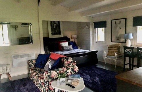 Upper Dicker Cabina | THE GARDEN LODGE AT BROADACRES