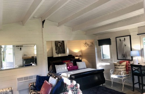 Upper Dicker Cabina | THE GARDEN LODGE AT BROADACRES