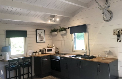 Upper Dicker Cabina | THE GARDEN LODGE AT BROADACRES