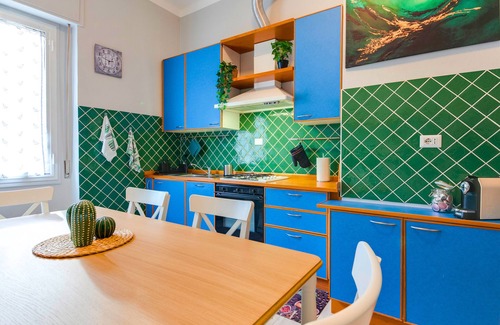 Reggio nell'Emilia Apartamento | ⭐️⭐️⭐️⭐️⭐️ THE GARDEN - Old Town - Free Parking + Wi-Fi