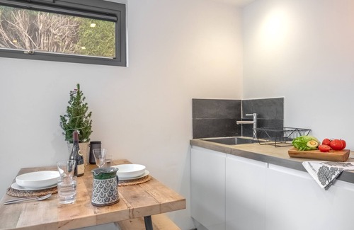 Plumpton Green Apartamento | The Garden Room is the perfect romantic retreat for couples seeking an escape
