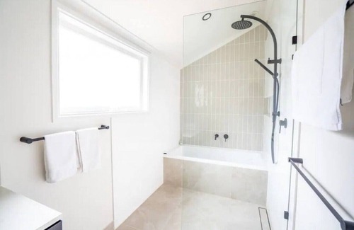 Soldiers Hill Cabaña | The Gardens: High-end Heritage Cottage in Ballarat