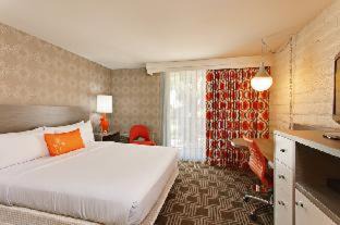 North Hollywood Hotel | The Garland