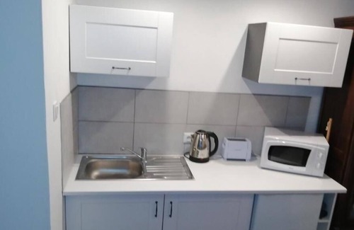 Taize-Maulais Apartamento | The Gatekeepers Cottage single room studio appartment, kitchen, bathroom