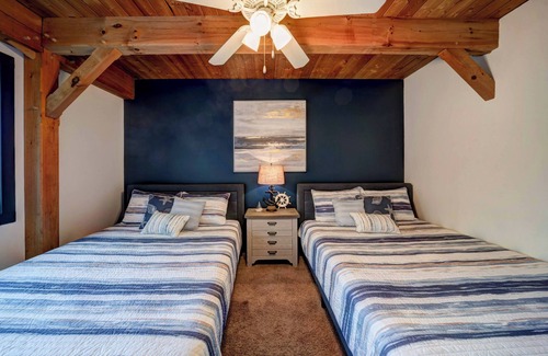 O'Brien Cabina | The Gathering Place at Shasta Lake! Sleeps 24!